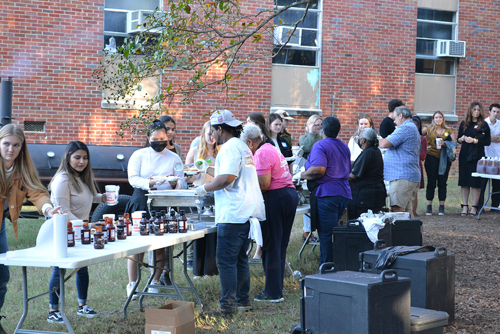 Participants of the Design Leadership Foundation’s Professional Horizons Workshop enjoy a barbeque outside of Giles with live music.