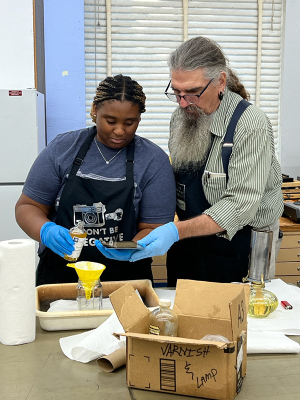 varnishing plates