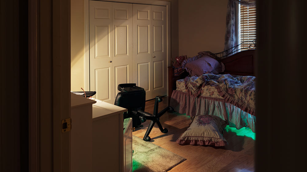 Room with daybed and green light coming from under