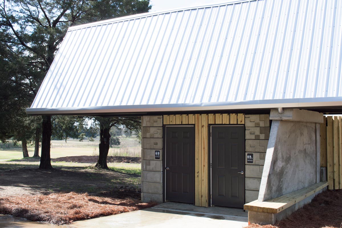 Building with two bathrooms