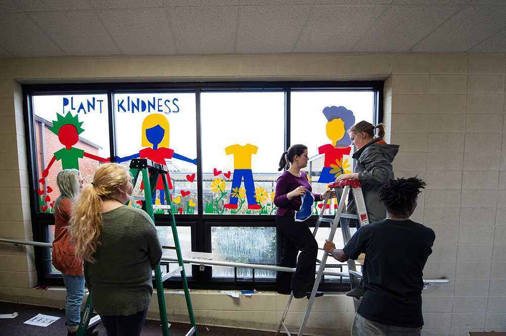 Art Department students outreach at Sudduth Elementary, installing their final project for Design I, a class taught by graphic design lecturer Brittany Spencer. (photo by Megan Bean / © Mississippi State University) Art Department students outreach at Sudduth Elementary, installing their final project for Design I, a class taught by graphic design lecturer Brittany Spencer. (photo by Megan Bean / © Mississippi State University)