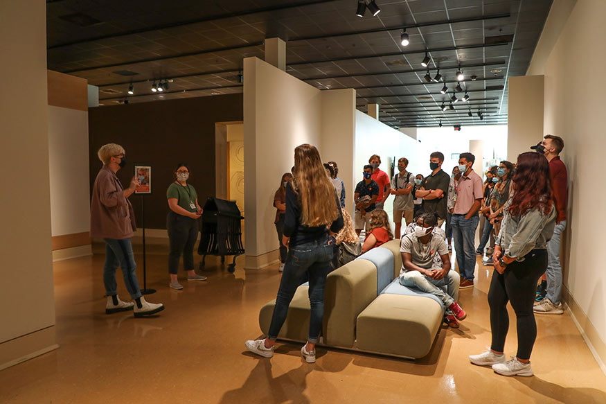Mississippi State Honors College students view Mississippi Museum of Art exhibit